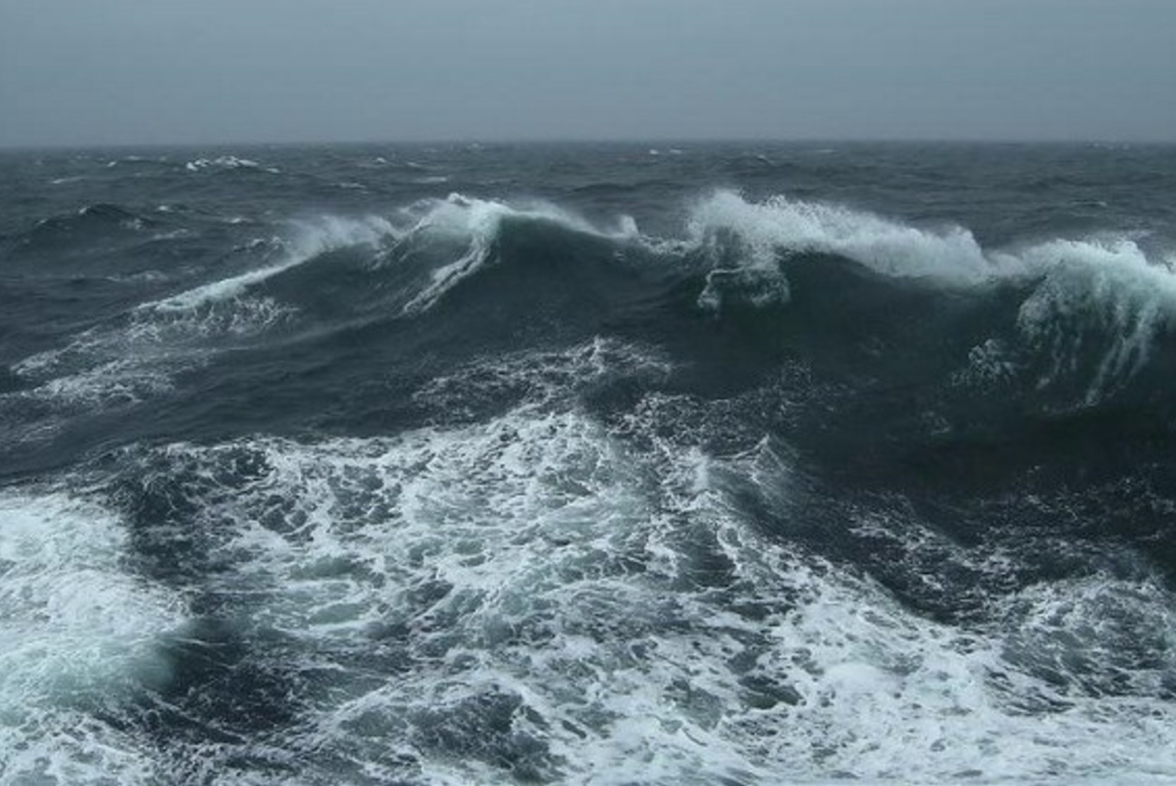 Океан шторм 2. Баренцево море шторм. Балтийское море шторм. Тихий океан шторм. Шторм в океане.