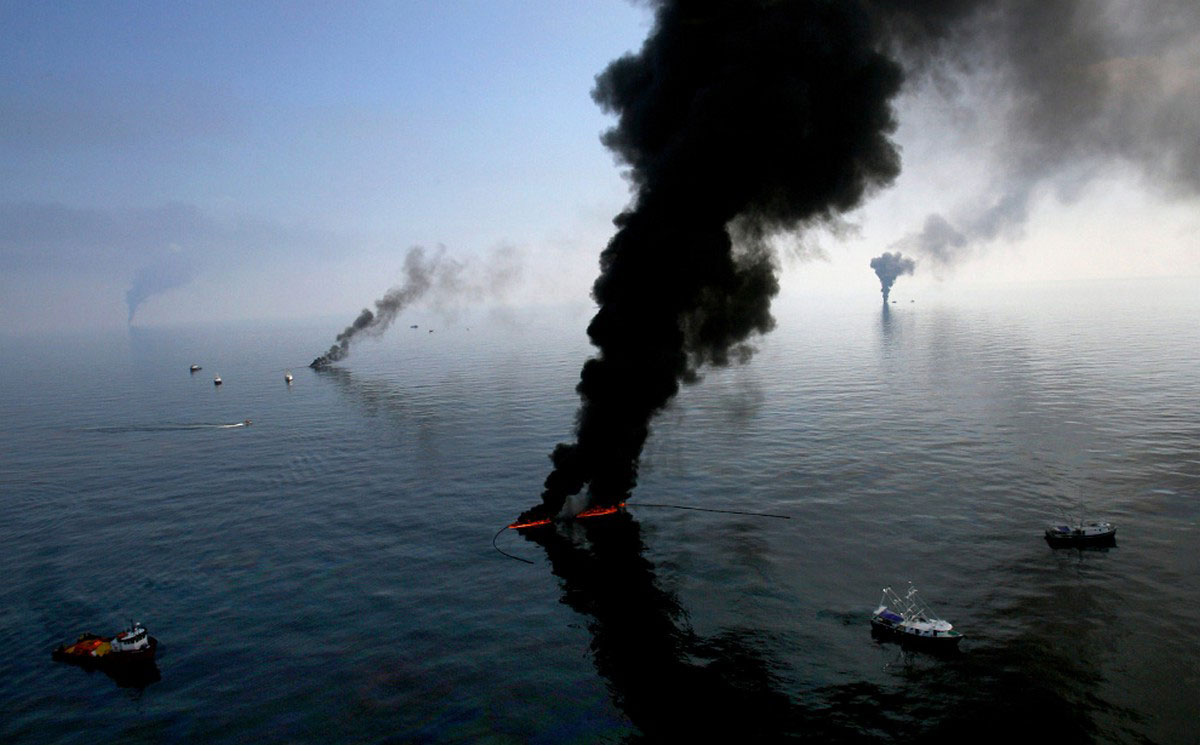 Нефть в море