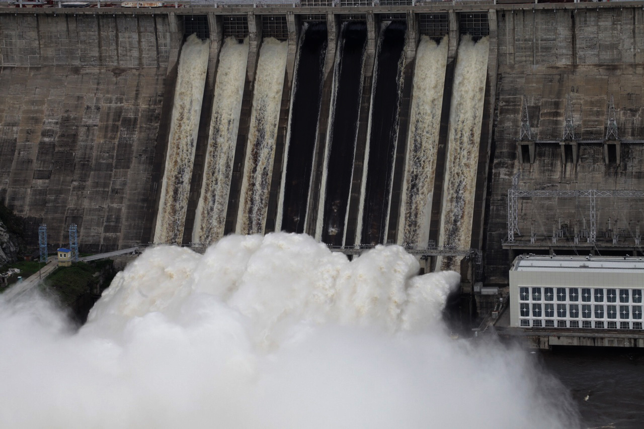 Зейская ГЭС сброс
