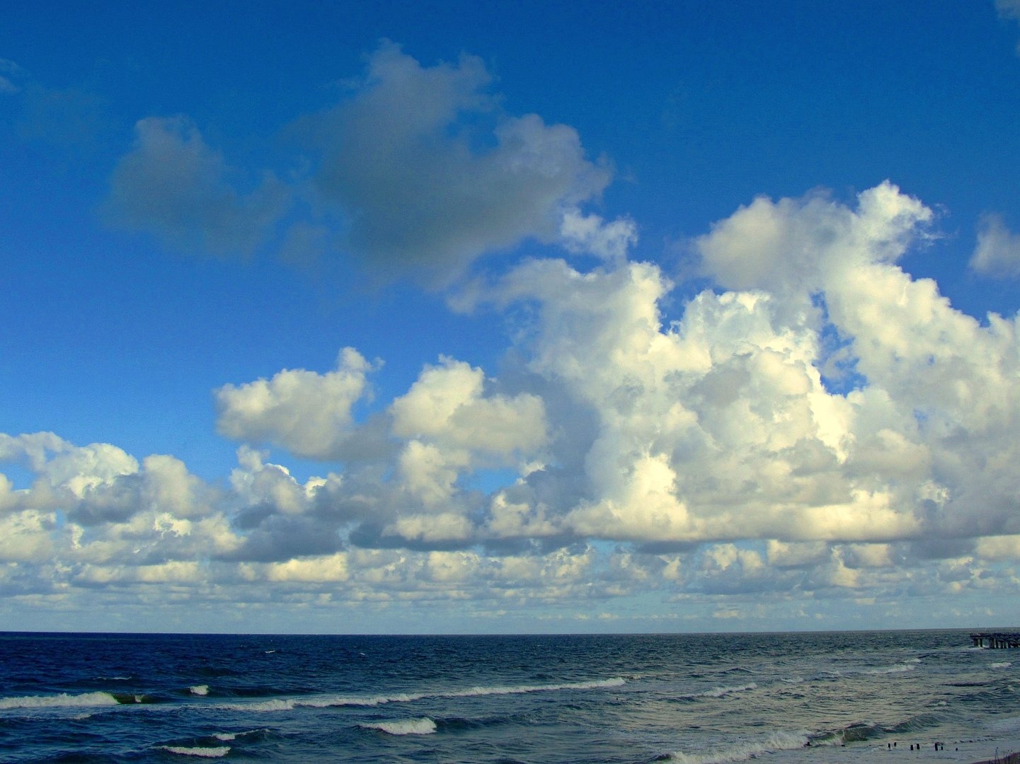 Море облака красивые