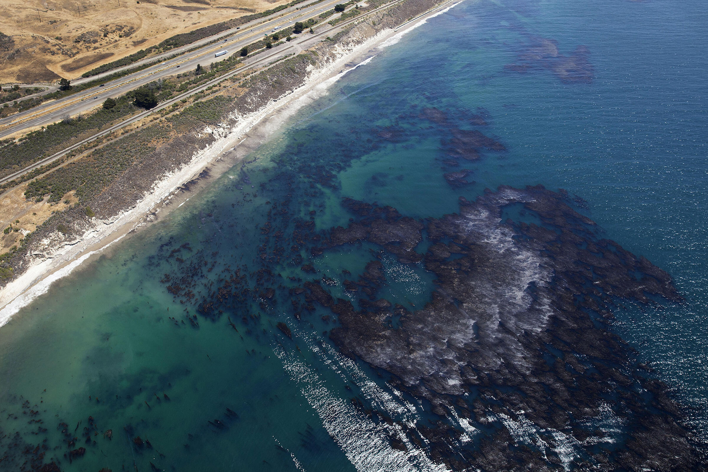 Экологические тихого океана. Разлив нефти в Санта Барбаре. Выброс нефти Санта Барбара. Персидский залив загрязнение. Экологическая катастрофа в персидском заливе.