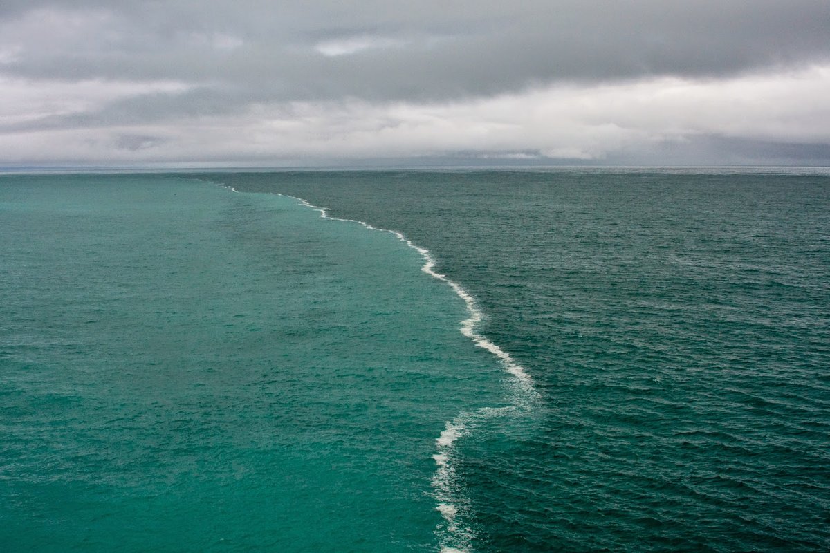 Граница между морем и океаном