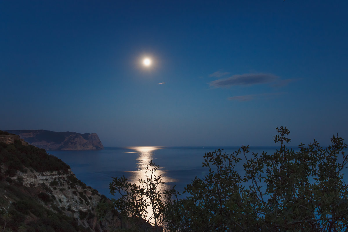 Лунная дорожка в Крыму