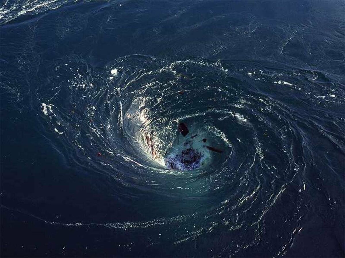 Картинки бермудского треугольника. Мессинский пролив водовороты. Саргассово море Бермудский треугольник. Атлантический океан Бермудский треугольник. Водоворот мальстрём, Норвегия.