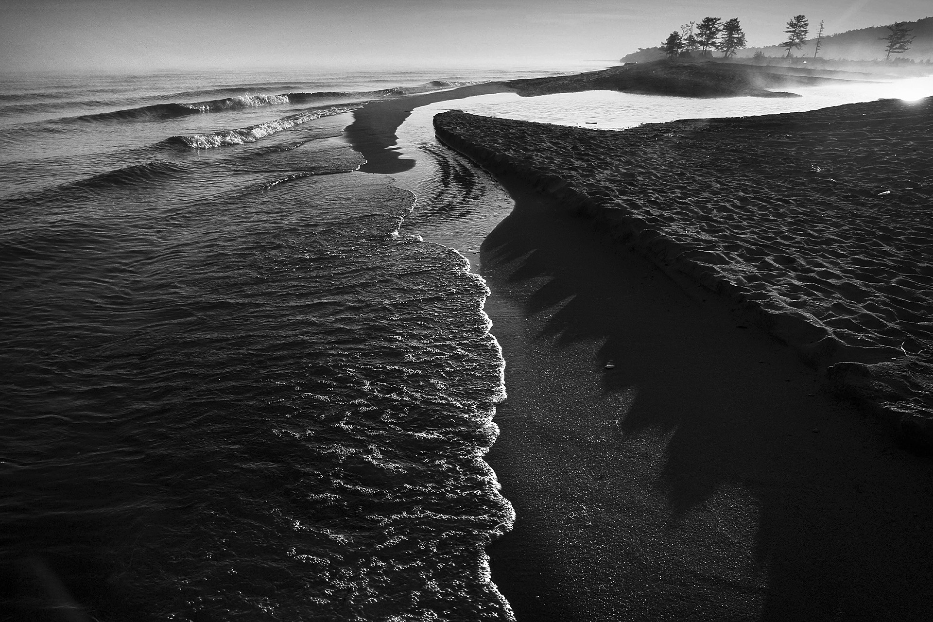 пляж черно белое фото