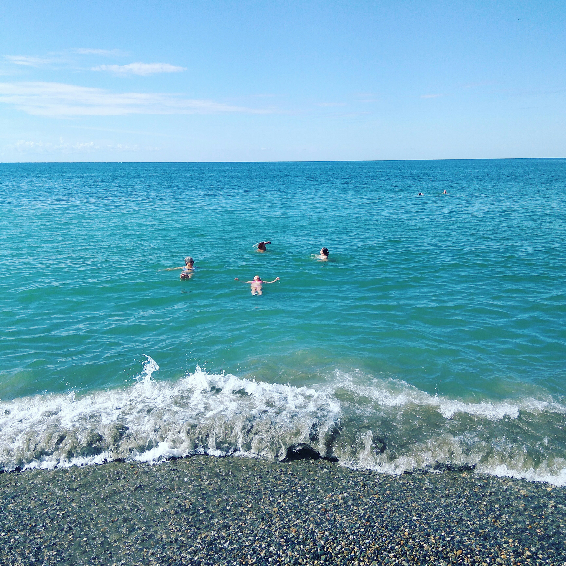 Море в Абхазии в июле