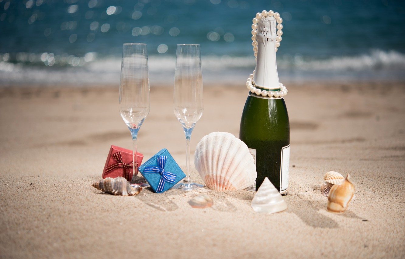 Море шампанское клубника