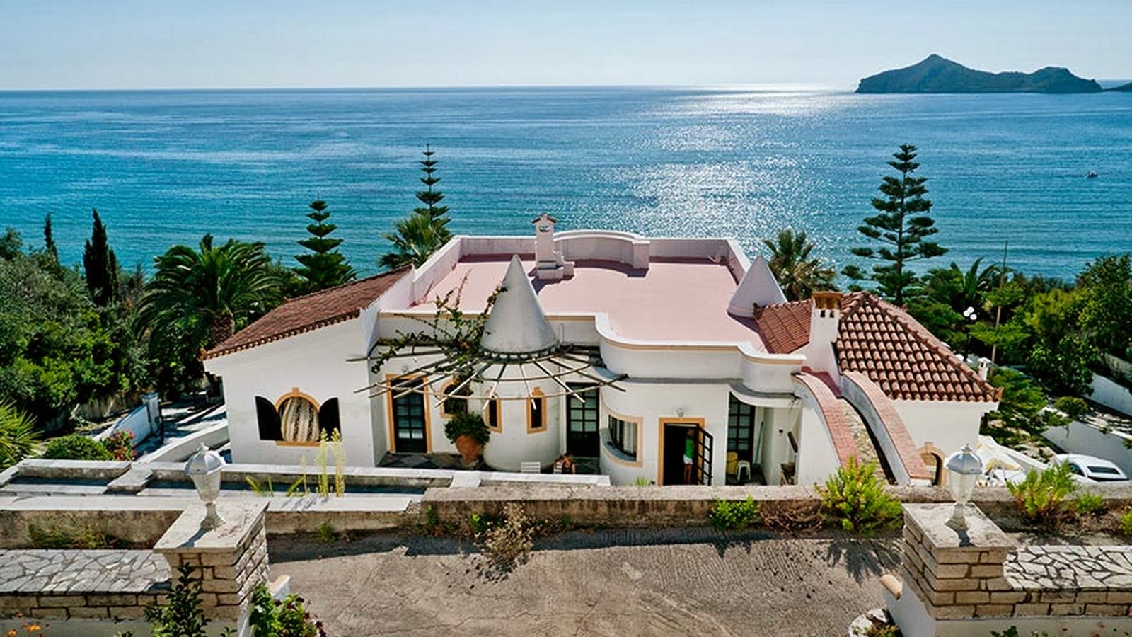 дом на берегу средиземного моря