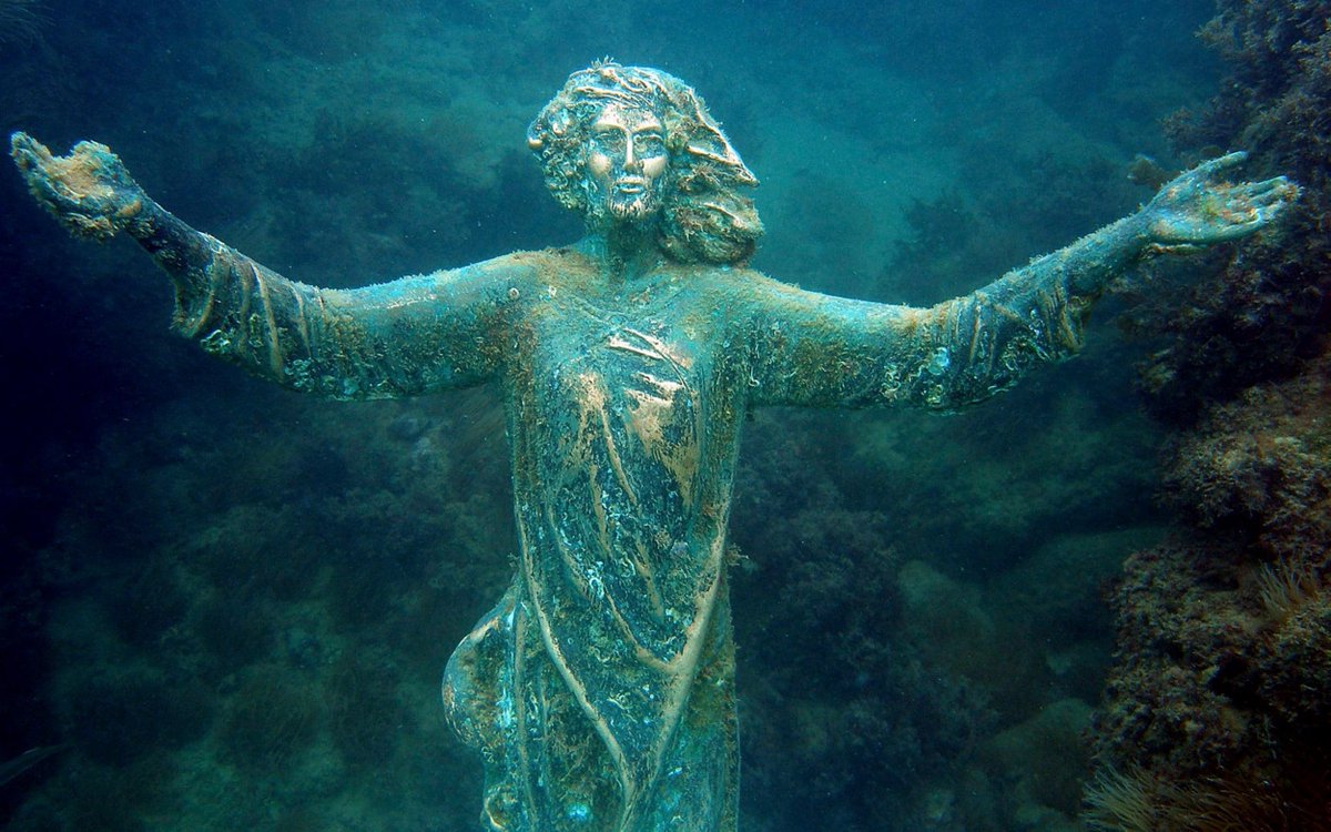 Статуи под водой