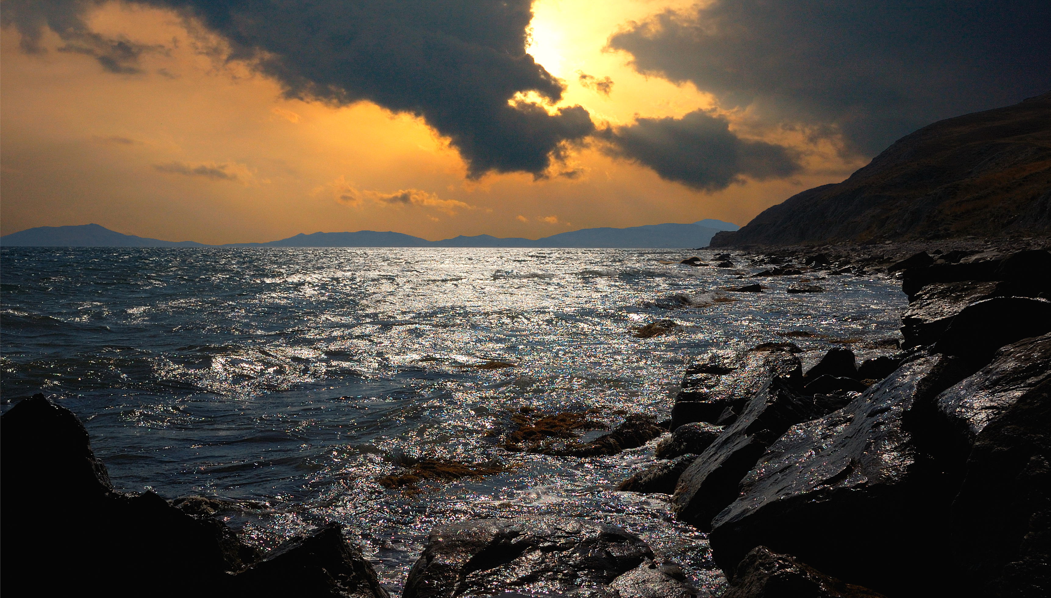 Красота черного моря. Конец моря. Черное большое море. Мрачное море.