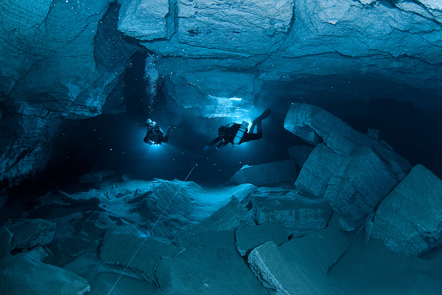 Хол вода. Ординская пещера Пермский край. Подводная пещера в Пермском крае Ординская. Ординская пещера ледяной дворец. Ординская пещера дайвинг.