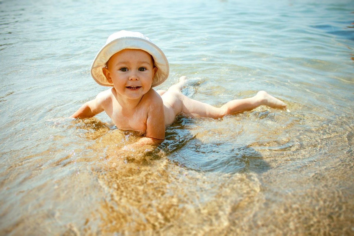 на пляже дети купаются голыми (120) фото