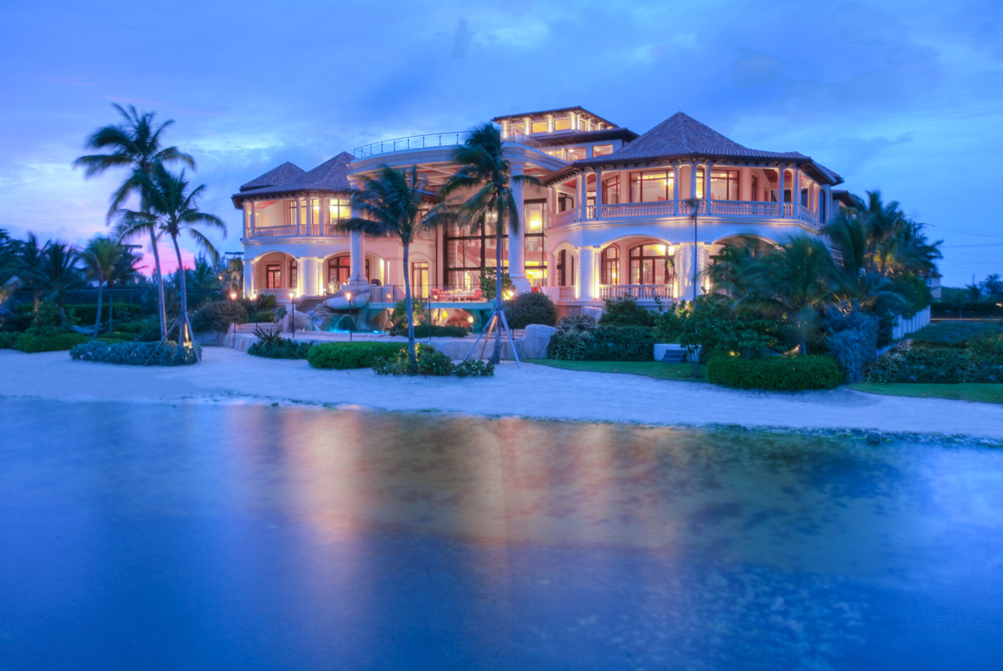 фото красивый дом на берегу моря
