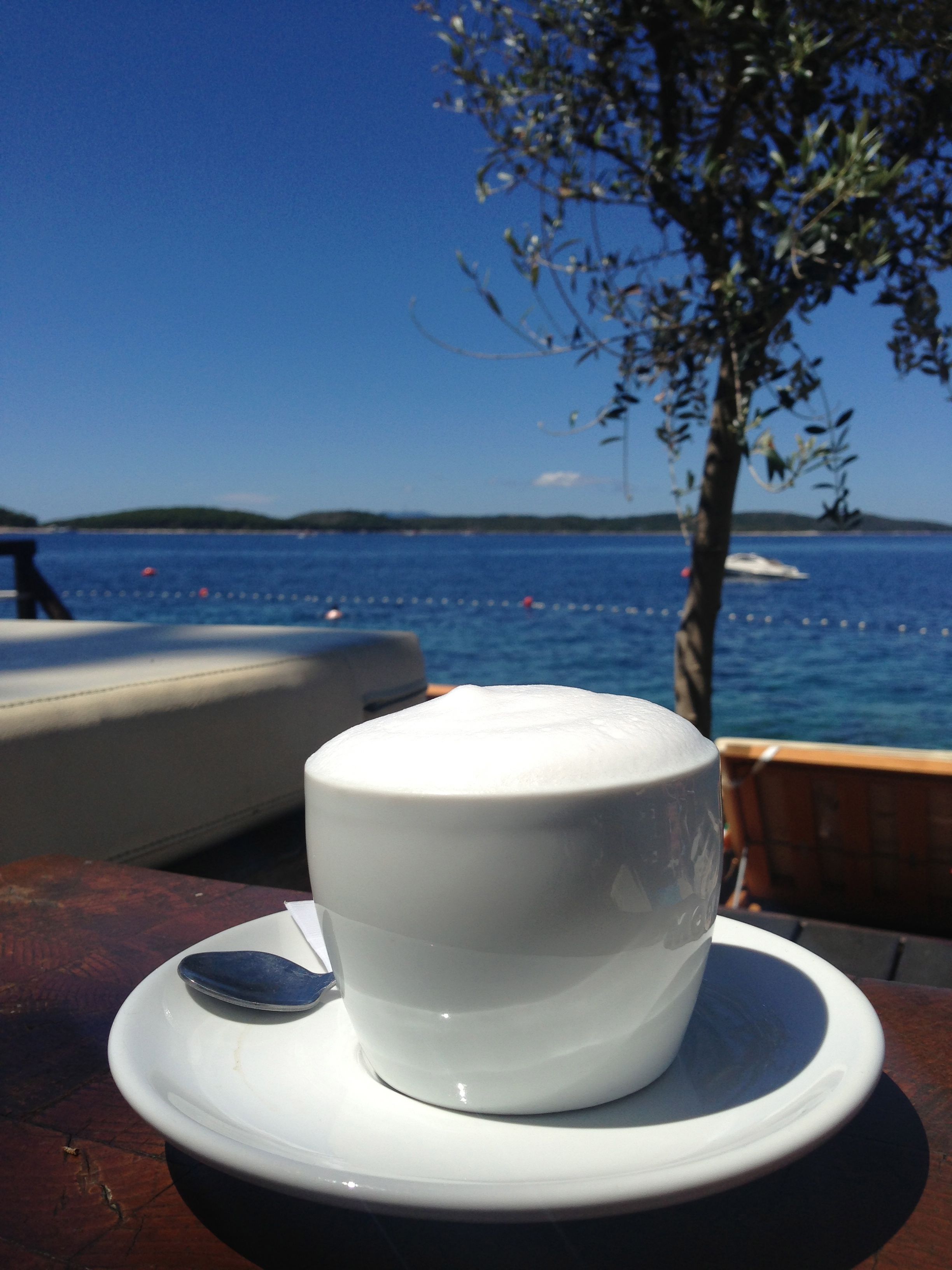 Sea cup. Чашка кофе на море. Кофе с видом на море. Виды кофе. Кофе и море.