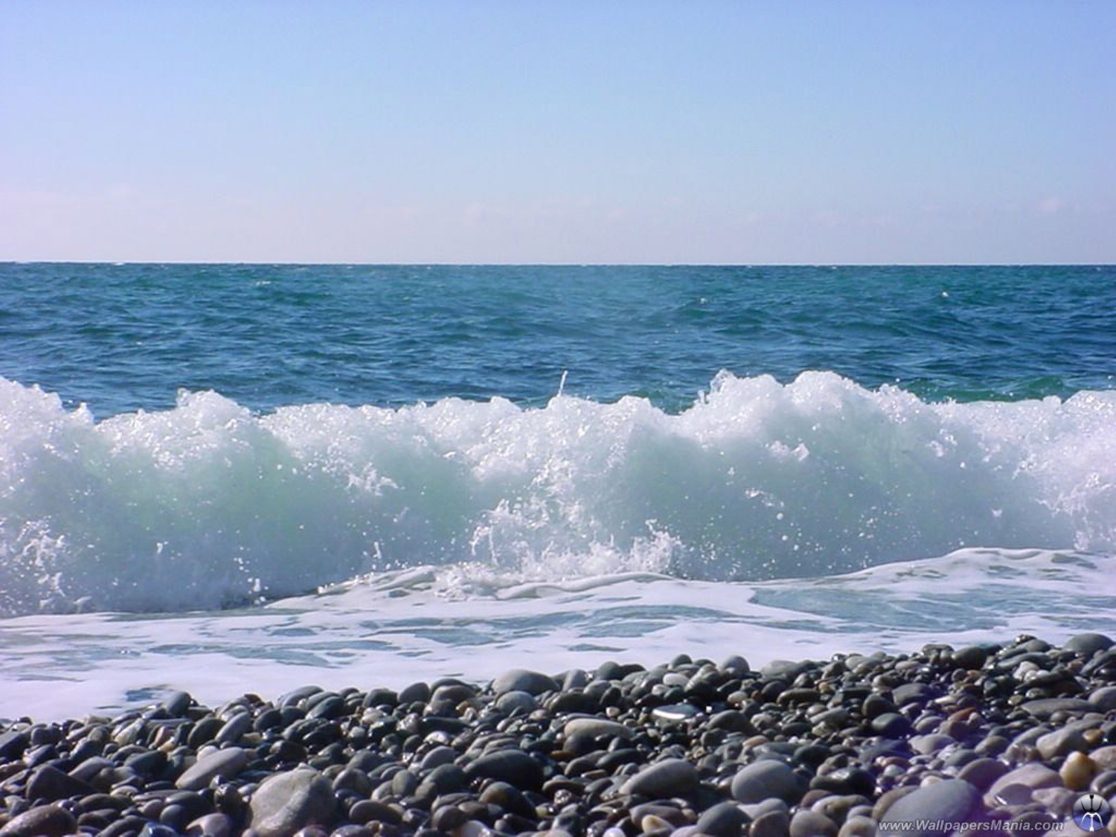 Черное море волны
