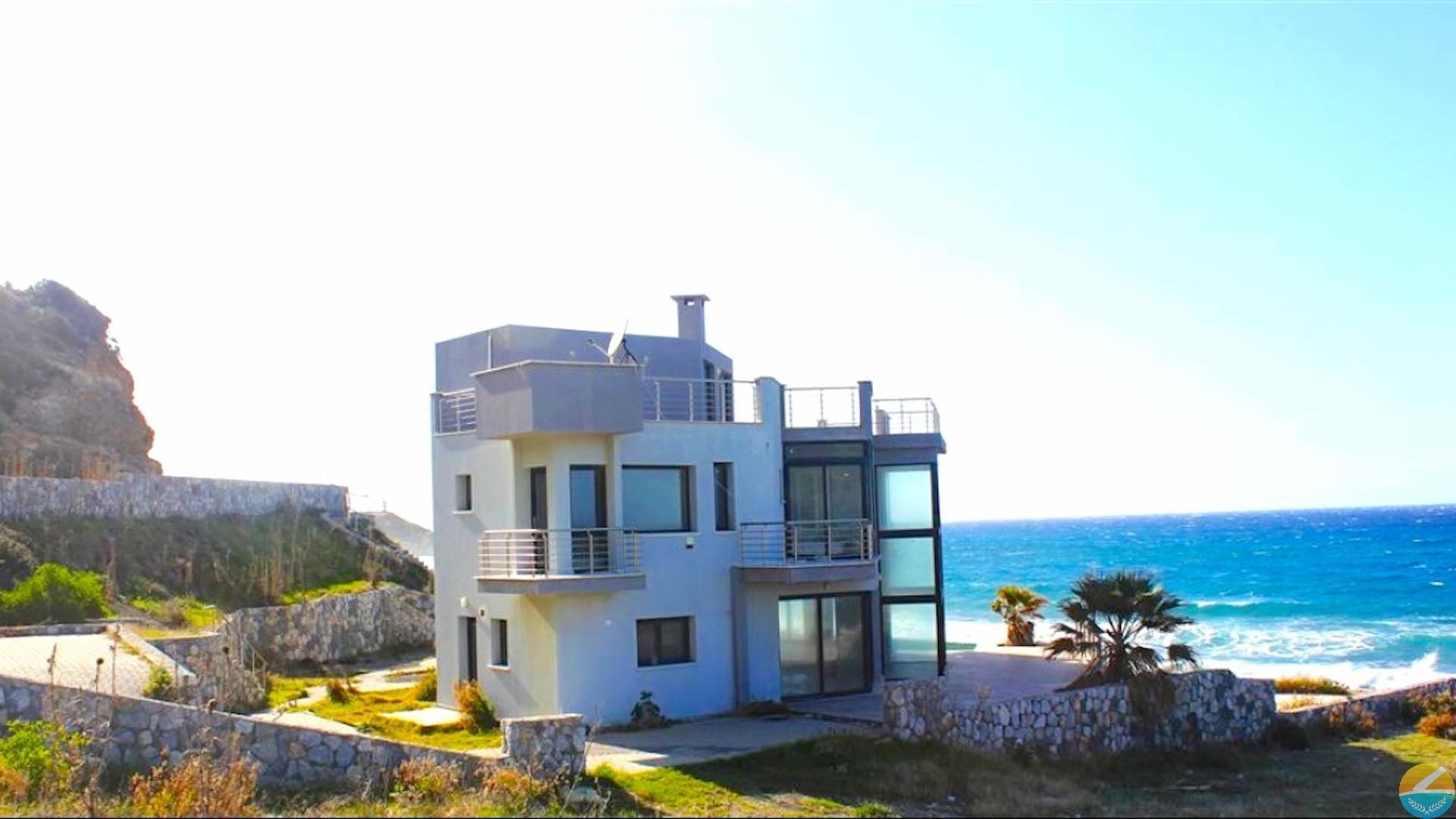 Дом на берегу средиземного моря