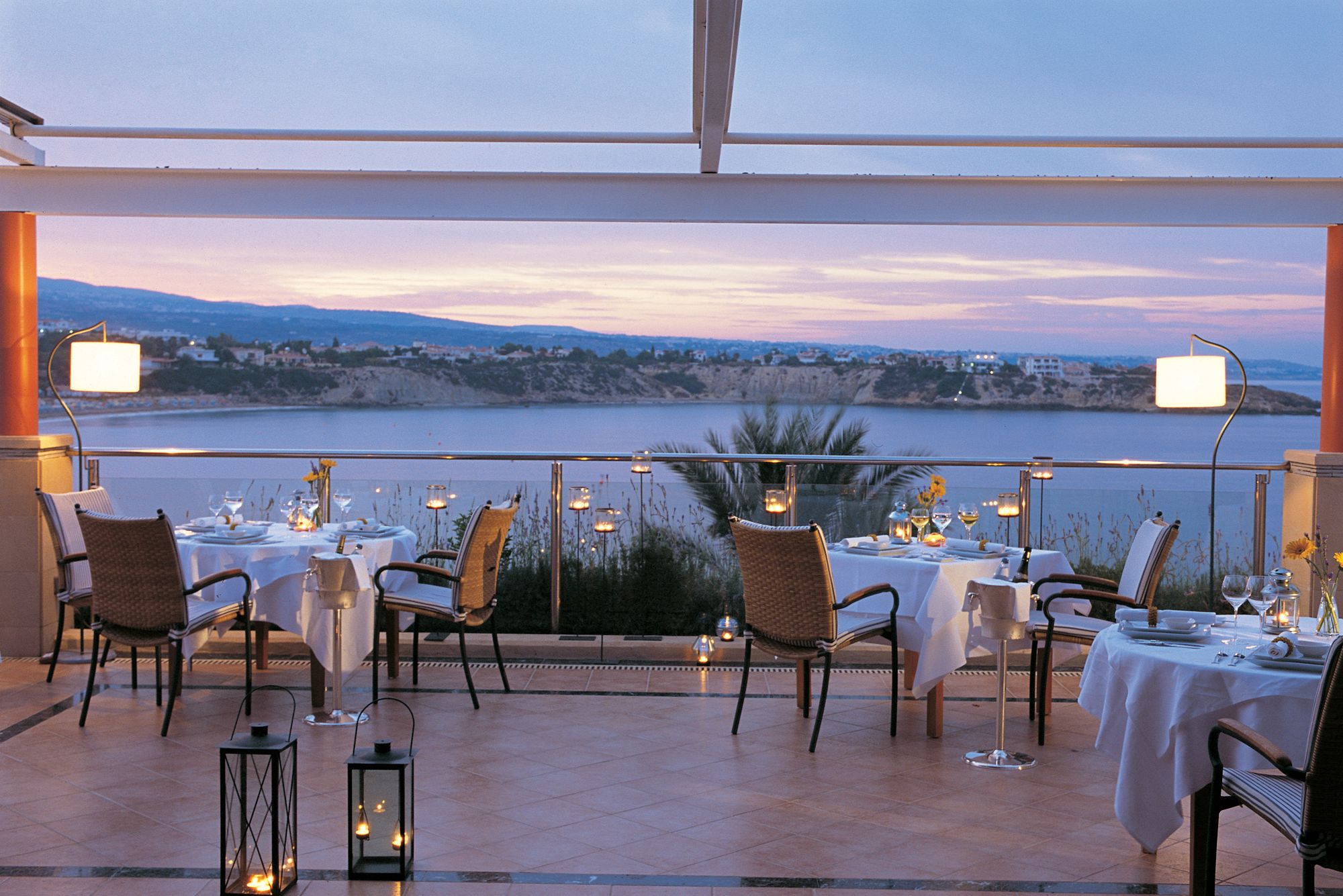 The view is beautiful. Кафе на набережной Кипра. Кипр Thalassa. Ресторан с видом на море. Ресторан у моря.