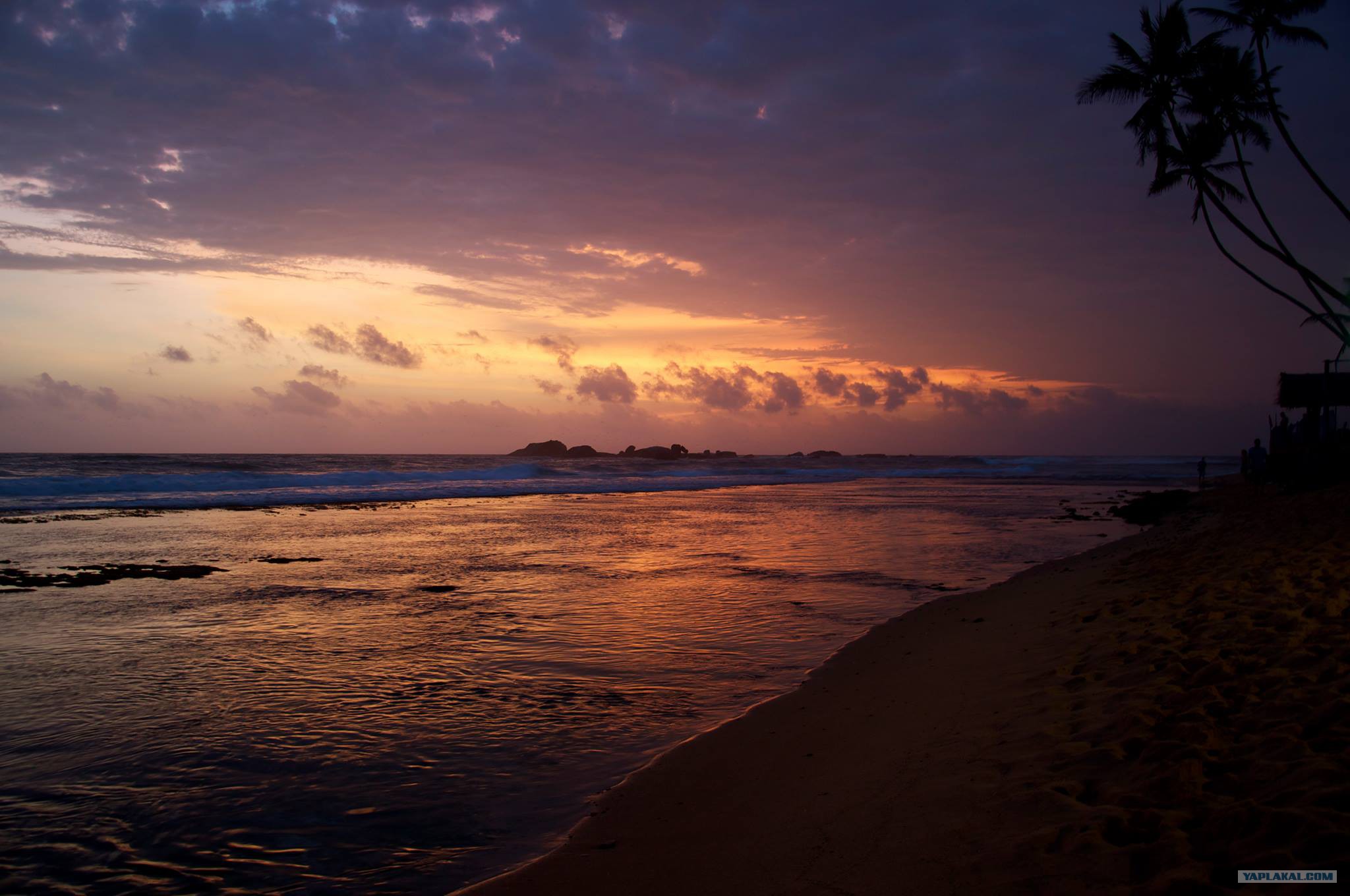 Шри ланка ночью. Бентота Шри Ланка закат. Хиккадува Шри Ланка. Пляж Хиккадува Шри Ланка. Бентота Шри Ланка океан.