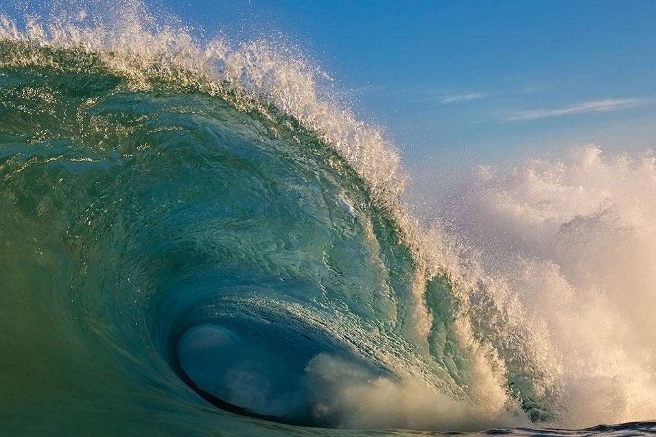 Красивые волны. Океанская волна Мэтт Берджесс. Красота воды волны. Внутри волны. Невероятное море.