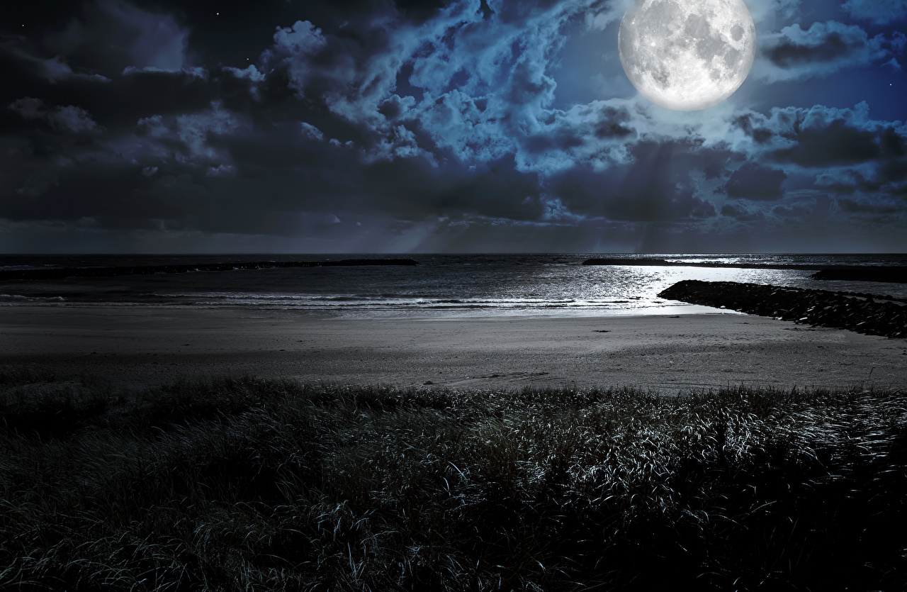 Ночью берег на море