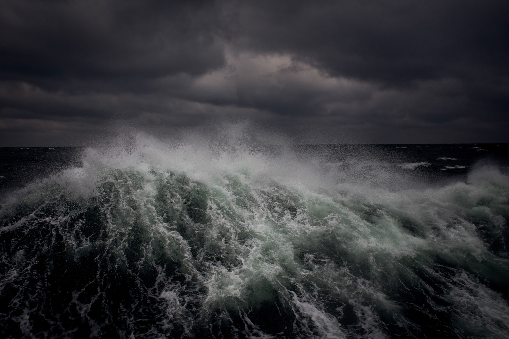 Storm. «Шторм на черном море». Ацвазовский. Море океан волны шторм ЦУНАМИ. Балтийское море шторм. Ледовитый океан шторм.