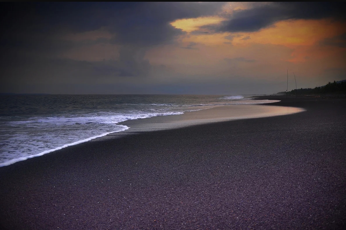 Черный пляж Ареналь