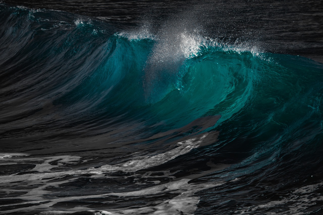 Атлантический океан волны