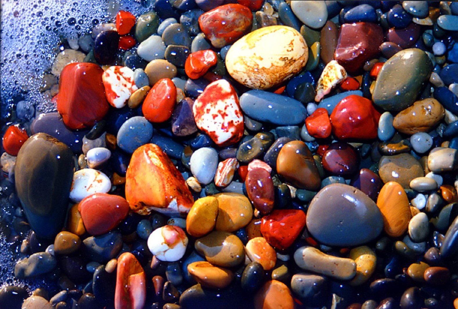 Галька крыма. Морские камни. Красивые морские камни. Разноцветная галька. Камушки галька.
