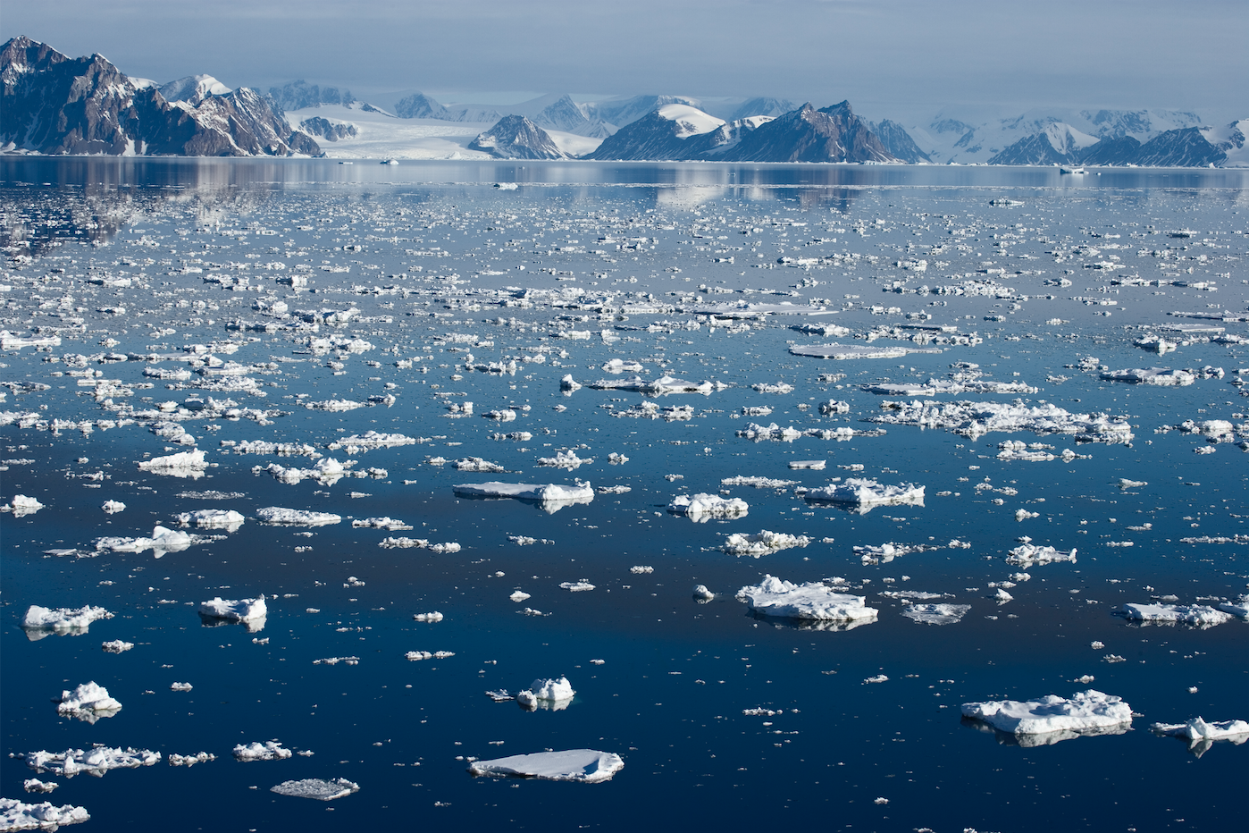 Крупное море северного ледовитого океана. Арктика Северный Ледовитый океан. Северно Ледовитый акеан. Североледоаитый океан. Севернолежовитый океан.
