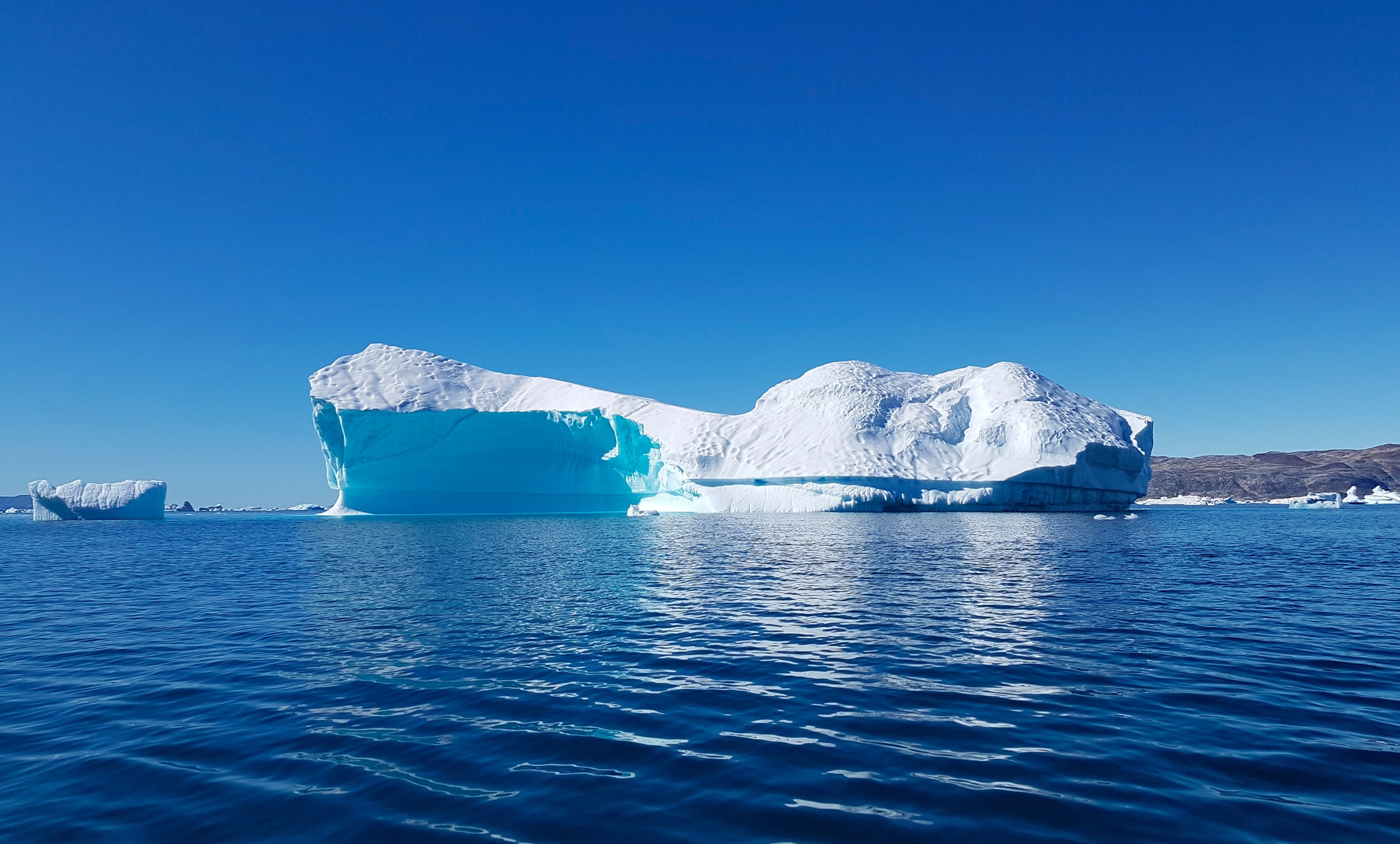 Лед 3 океан. Антарктида Гренландия Арктика Северный Ледовитый океан. Ледовитый океан Айсберг. Северный Ледовитый океан паковый лед. Айсберг под водой.