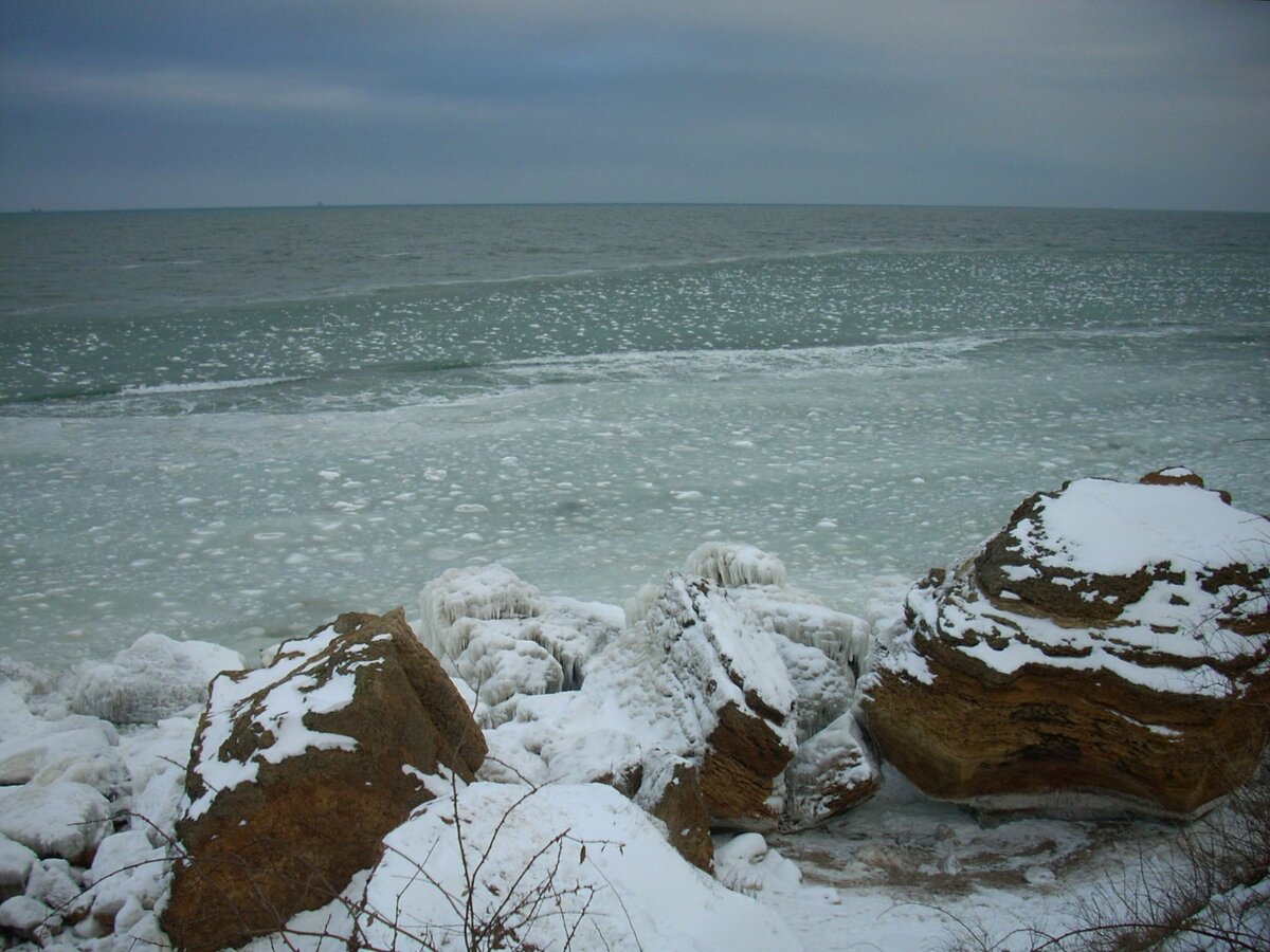 Море зимой черное море