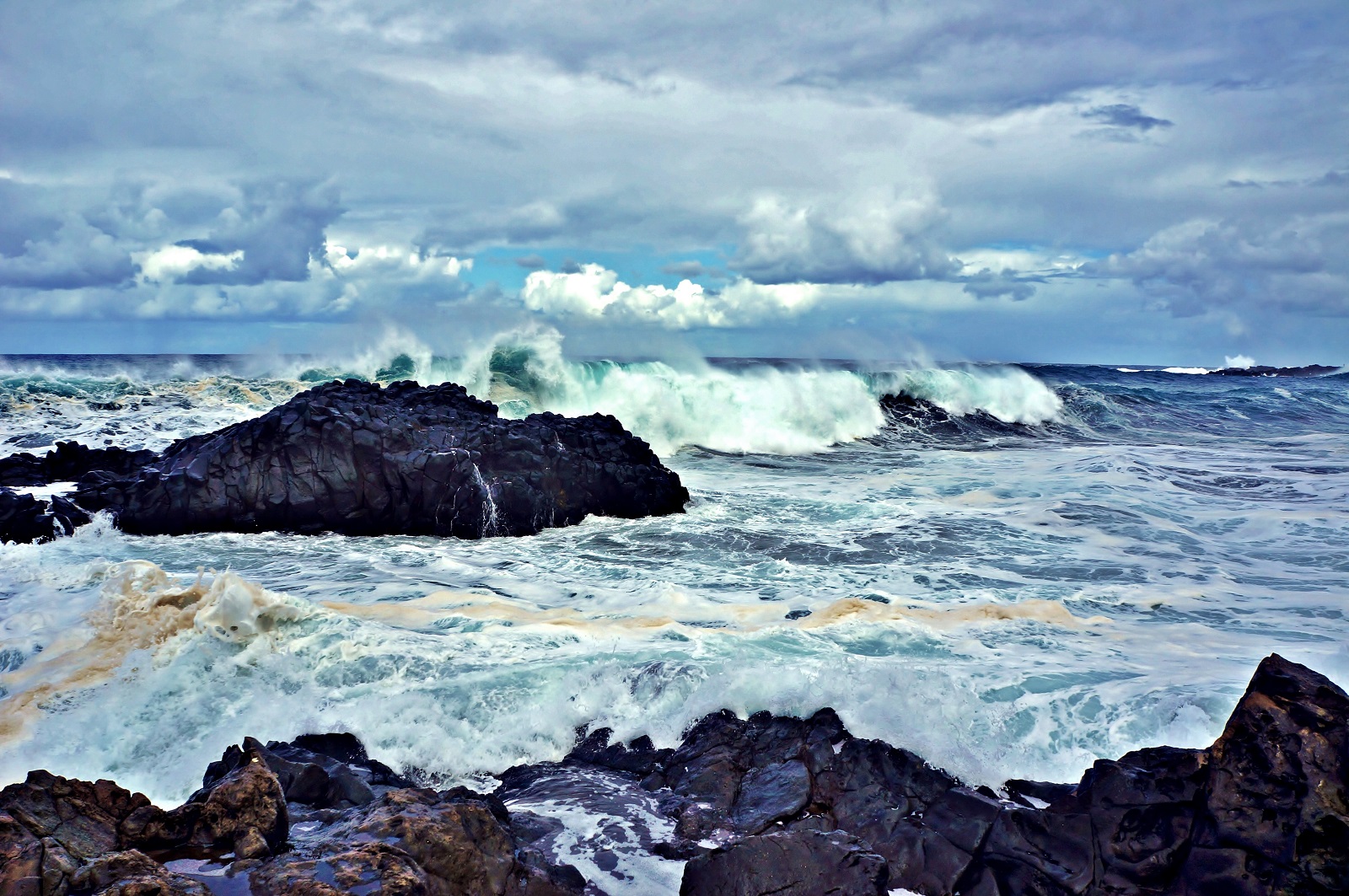 Наибольшее море атлантического океана. Атлантика это Атлантический океан. Исландия Атлантический океан берег шторм. Атлантический океан океан. Канарские острова, Атлантический океан, 2 сентября 1864 года..