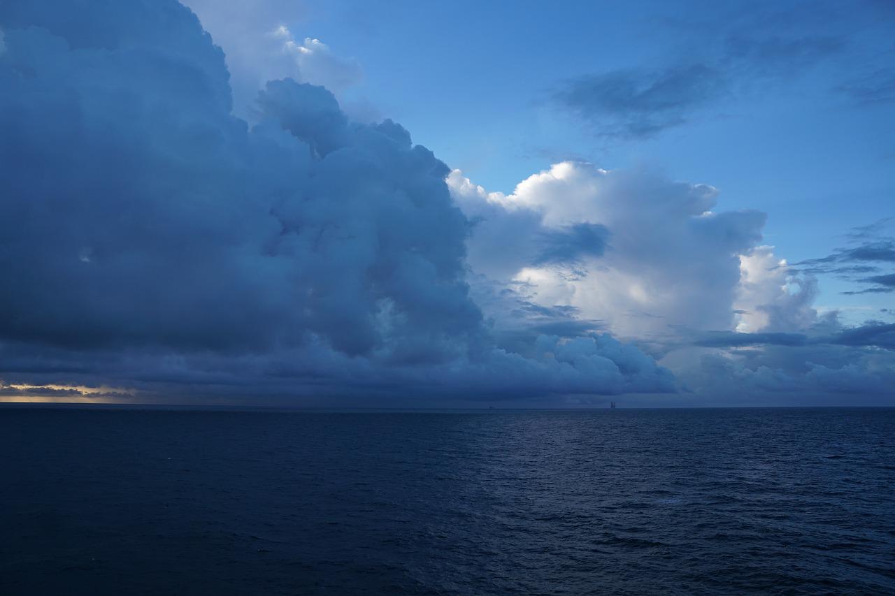 Утренние небо Атлантический океан