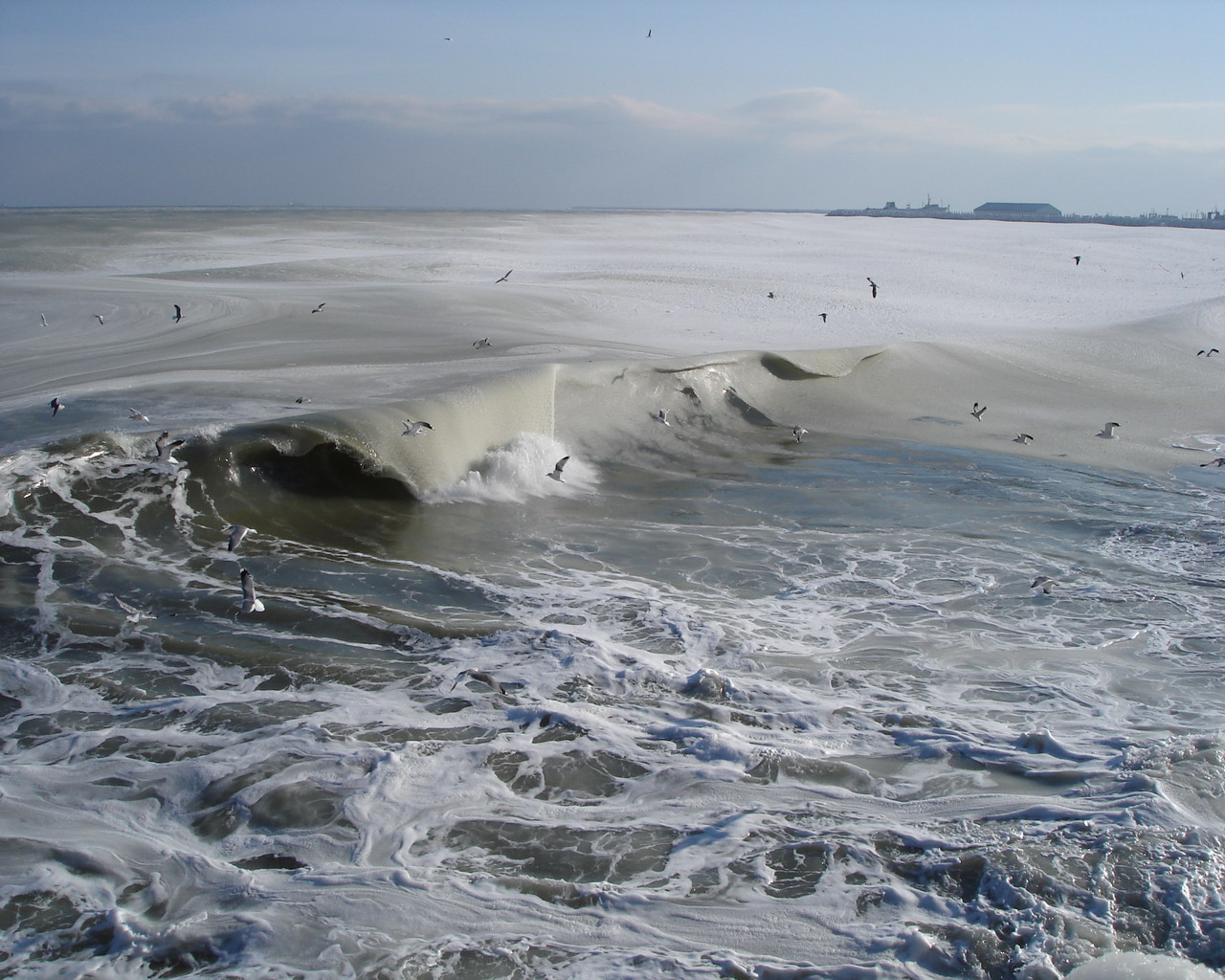 Замерзшие волны Азовского моря