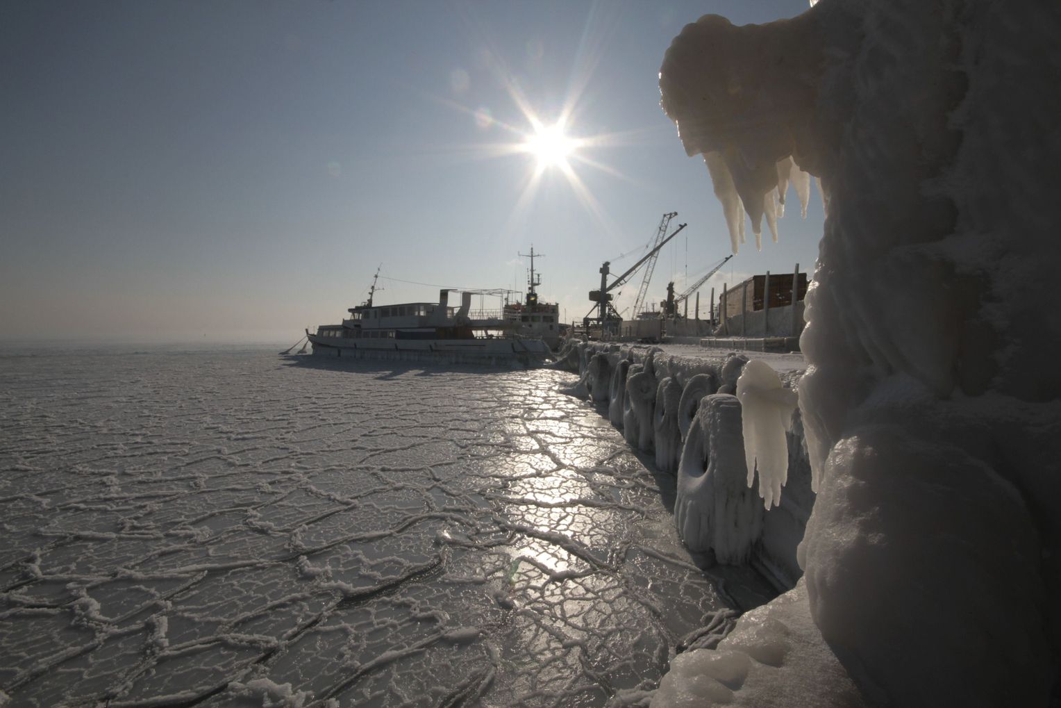Замерзшее черное море 2012