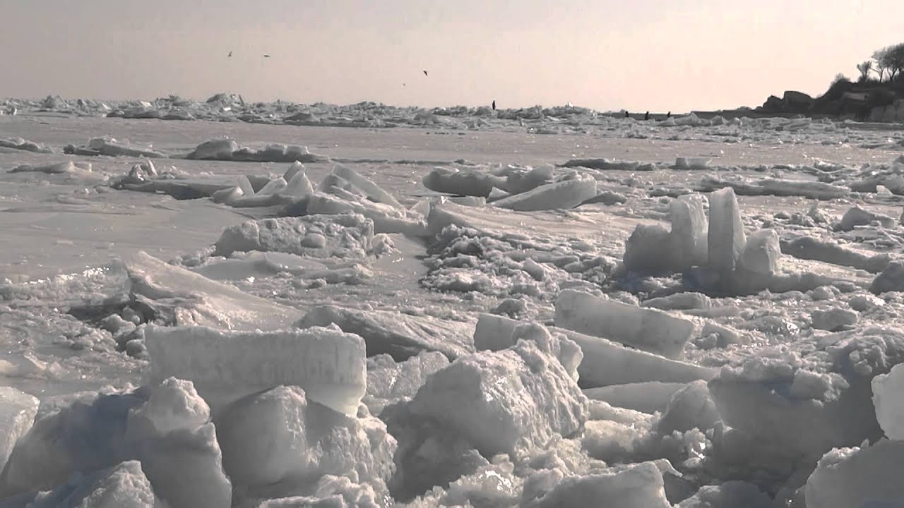 замерзло каспийское море