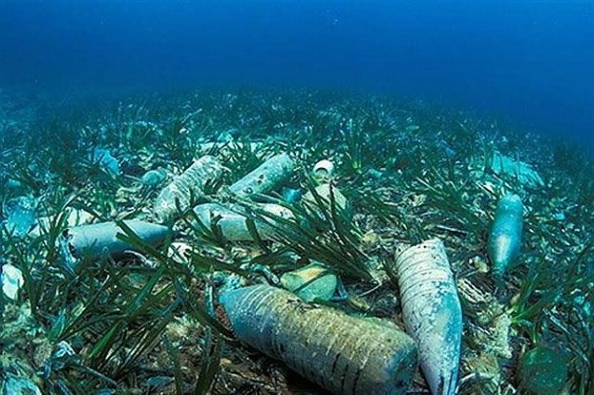 мусор в море