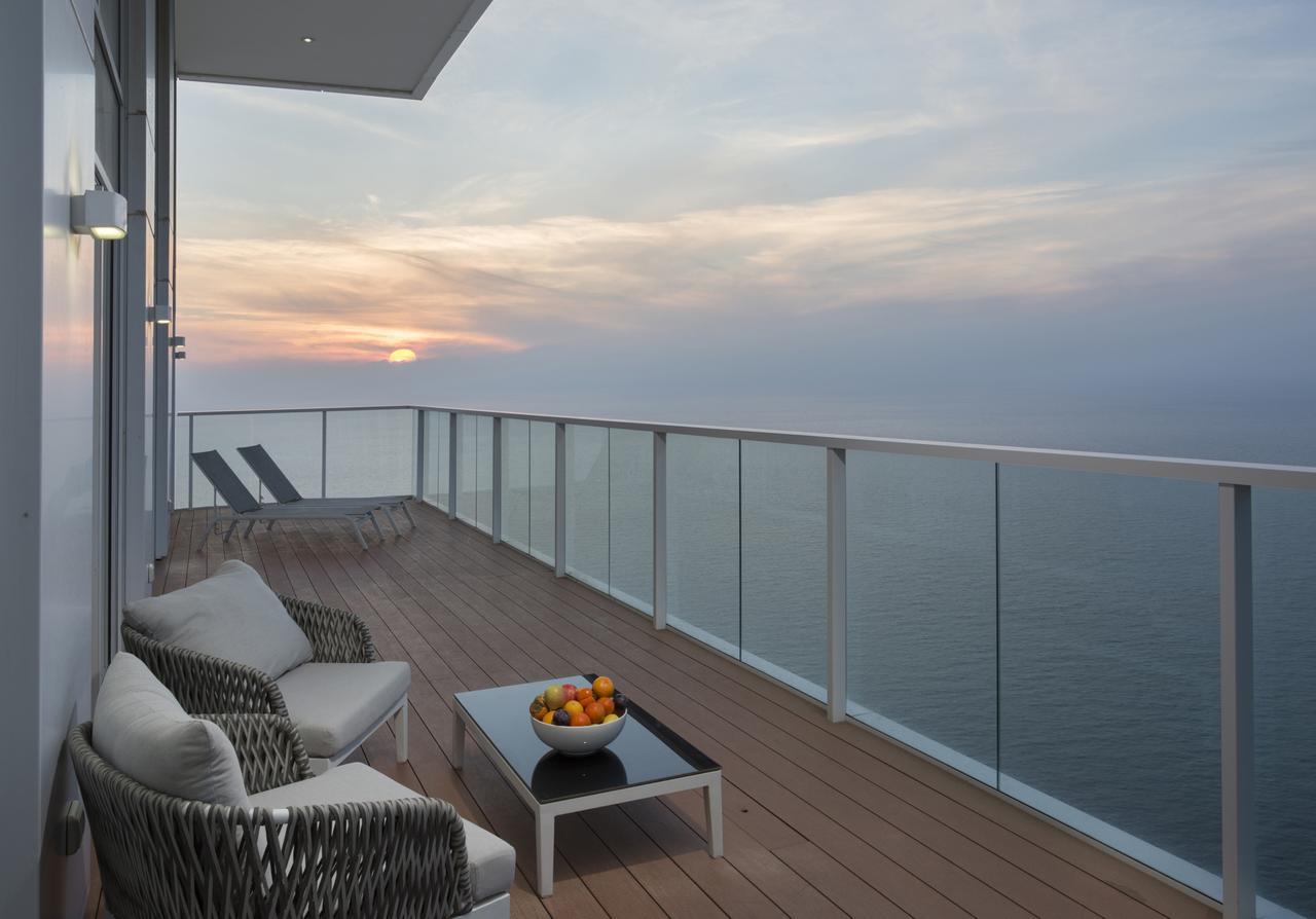 Island suites. Отель Island Нетания. Лоджия с видом на море. Море с балкона. Вид с балкона.