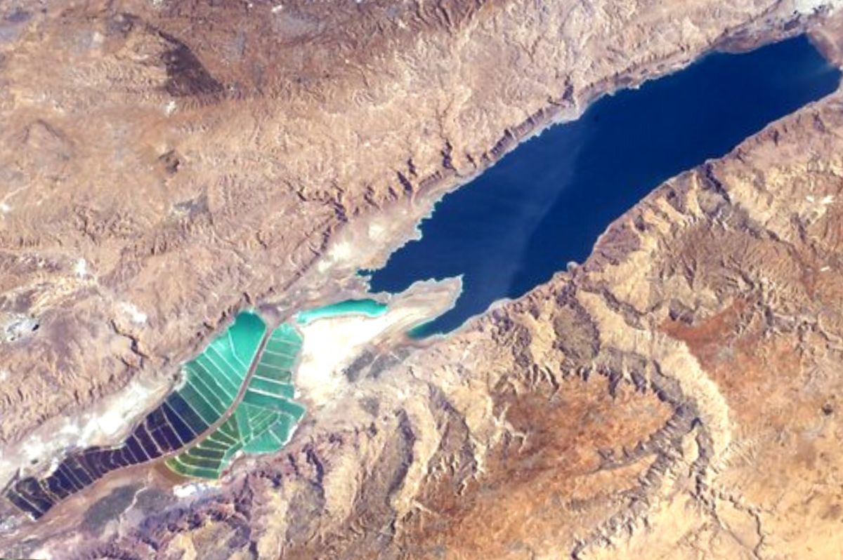 Мертвое море самая низкая. Впадина мертвого моря. Мёртвое море Гхор. Мертвое море Аравийский полуостров.