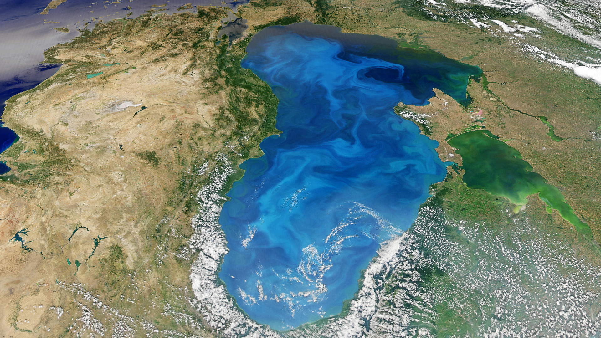 Каспийское море из космоса
