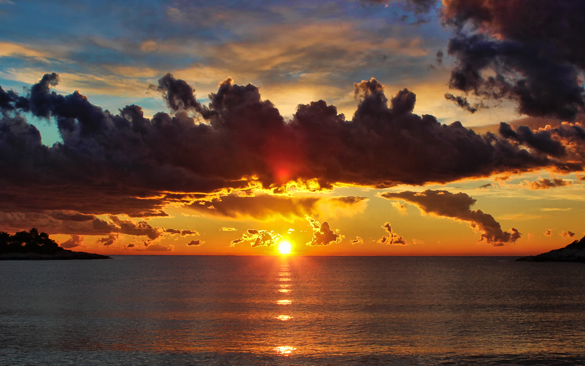 Восход солнца и море