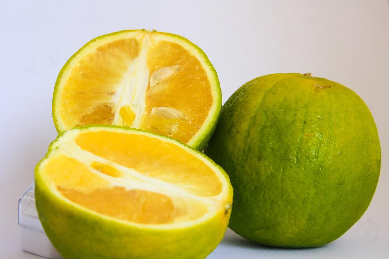 Зеленый фрукт цитрус