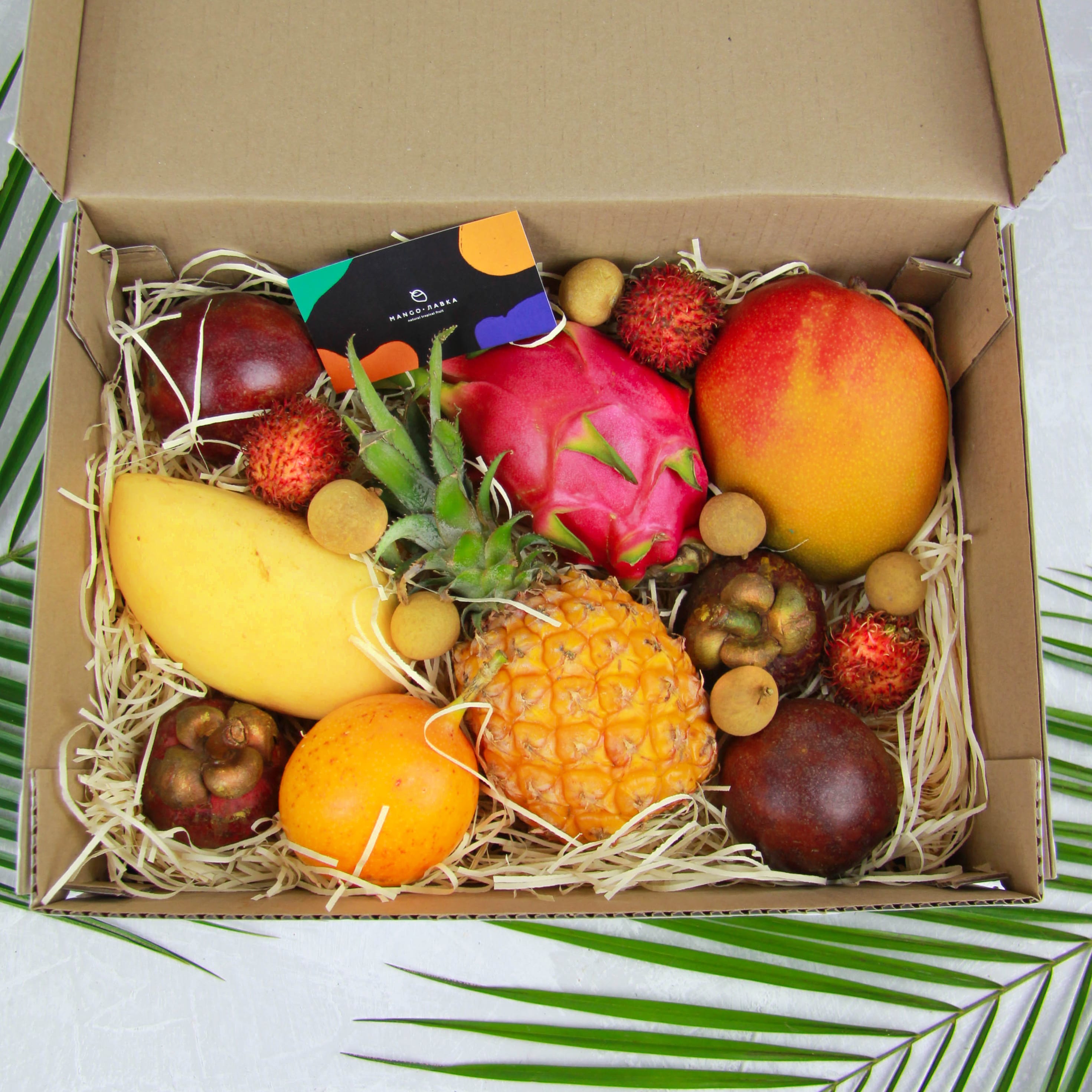 Фруктовые подарки москва. Коробка с фруктами. Подарочная коробка с фруктами. Подарочный ящик с фруктами. Коробка экзотических фруктов.