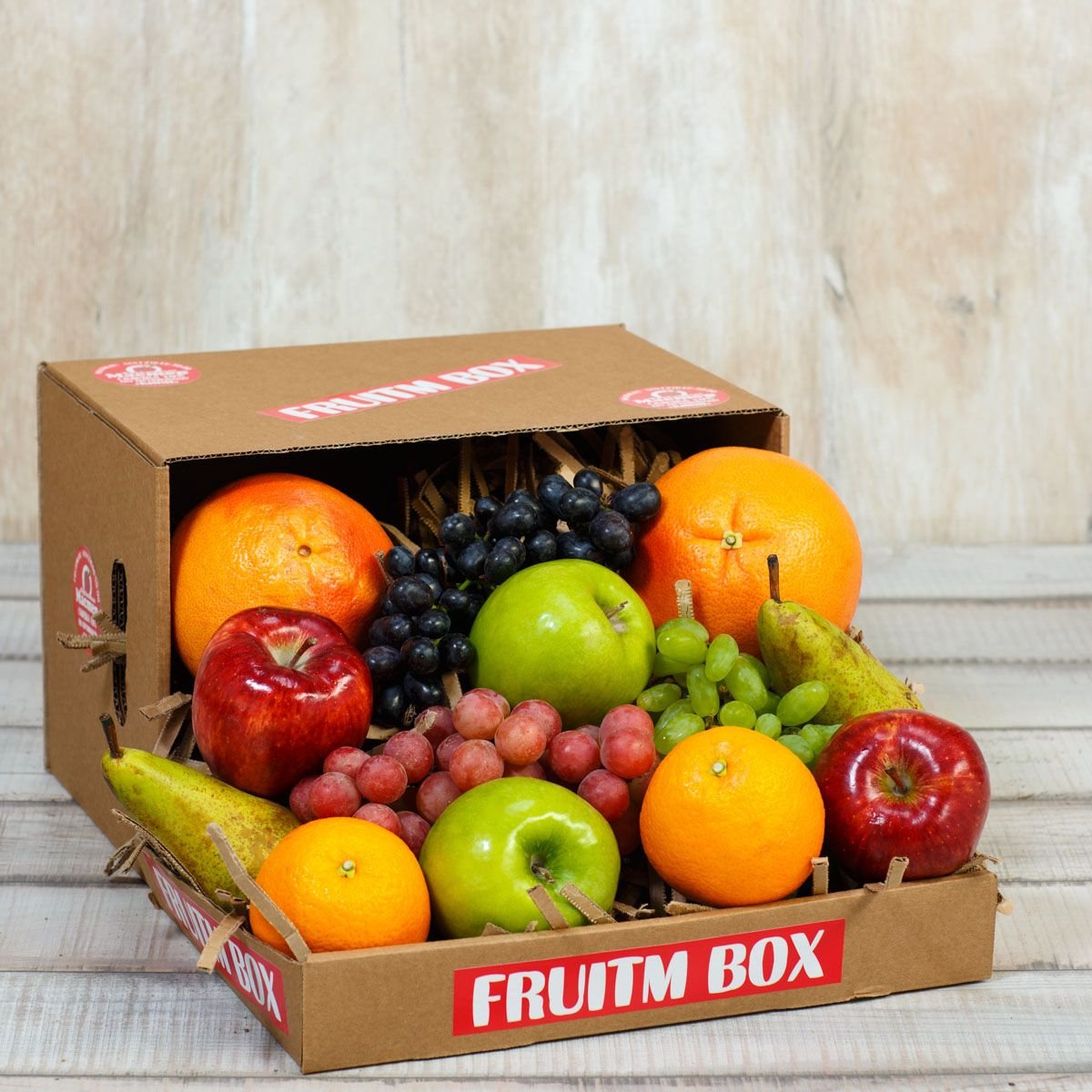 Доставка плодовых. Коробки с фруктами. Фрукты в коробке. Коробка для фруктов. Красивая коробка с фруктами.