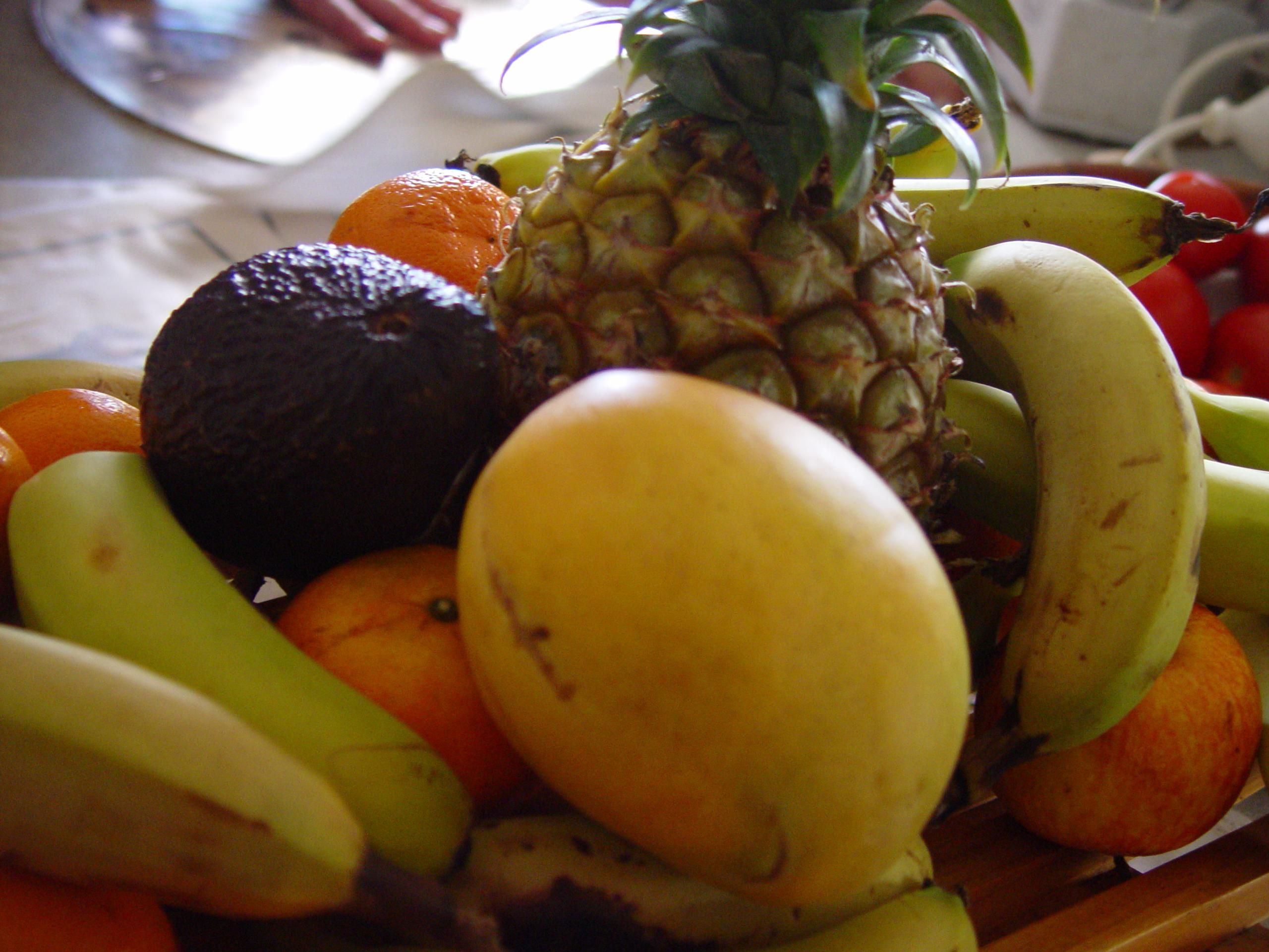 Фруктовое чудо. Тропические фрукты манго. Фрукты Доминиканы. Фруктовая тарелка с манго. Сочетание манго с другими фруктами.