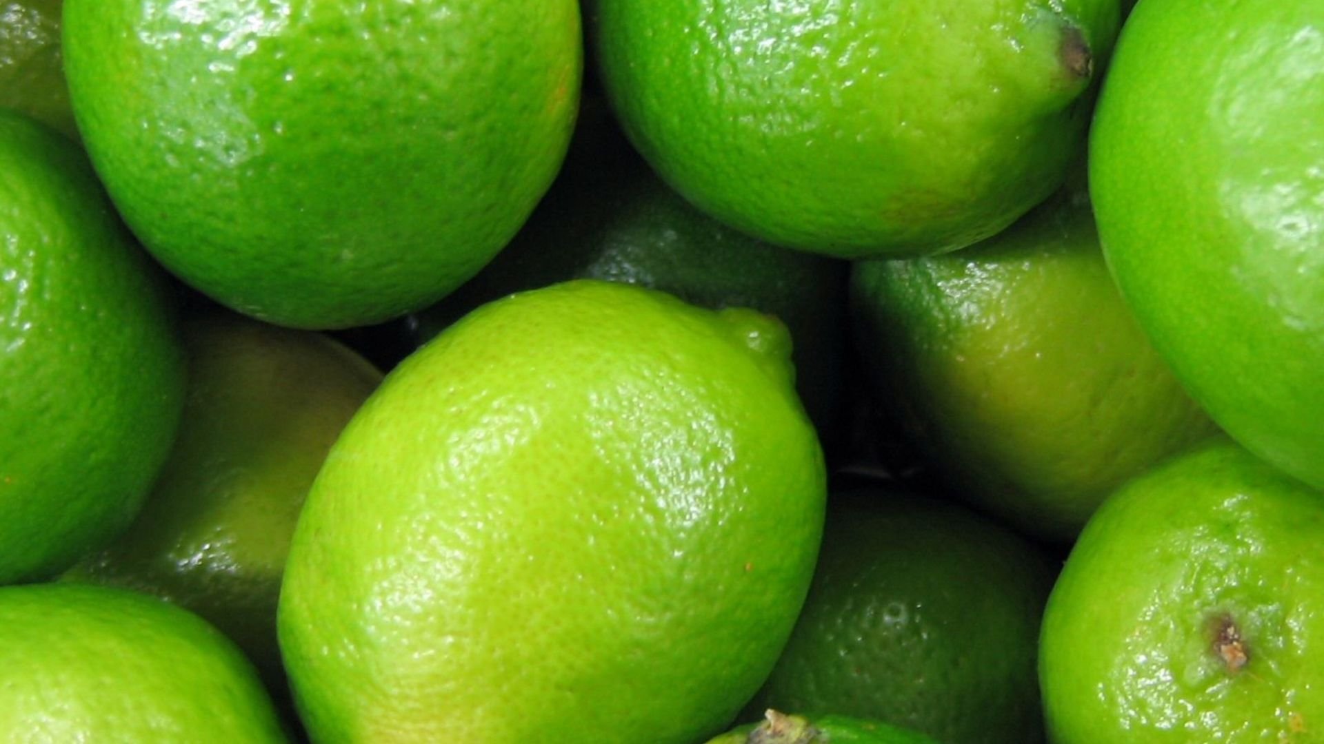 Фото зеленых фруктов. Фил лайм. Зеленый фрукт. Лайм фрукт. Ягода зеленого цвета.