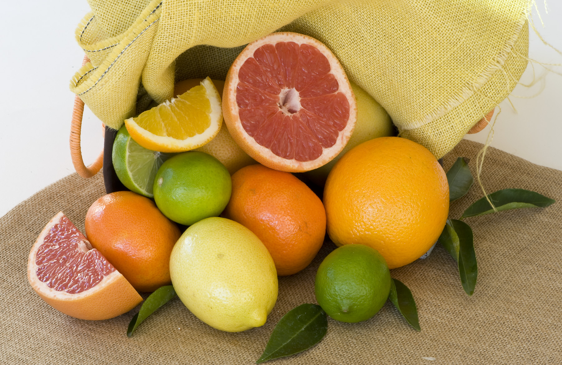 Фруктово цитрусовый. Цитрус фрукты. Апельсин и лимон. Цитрусовые представители. Цитрусовые фрукты цитрусовые овощи.