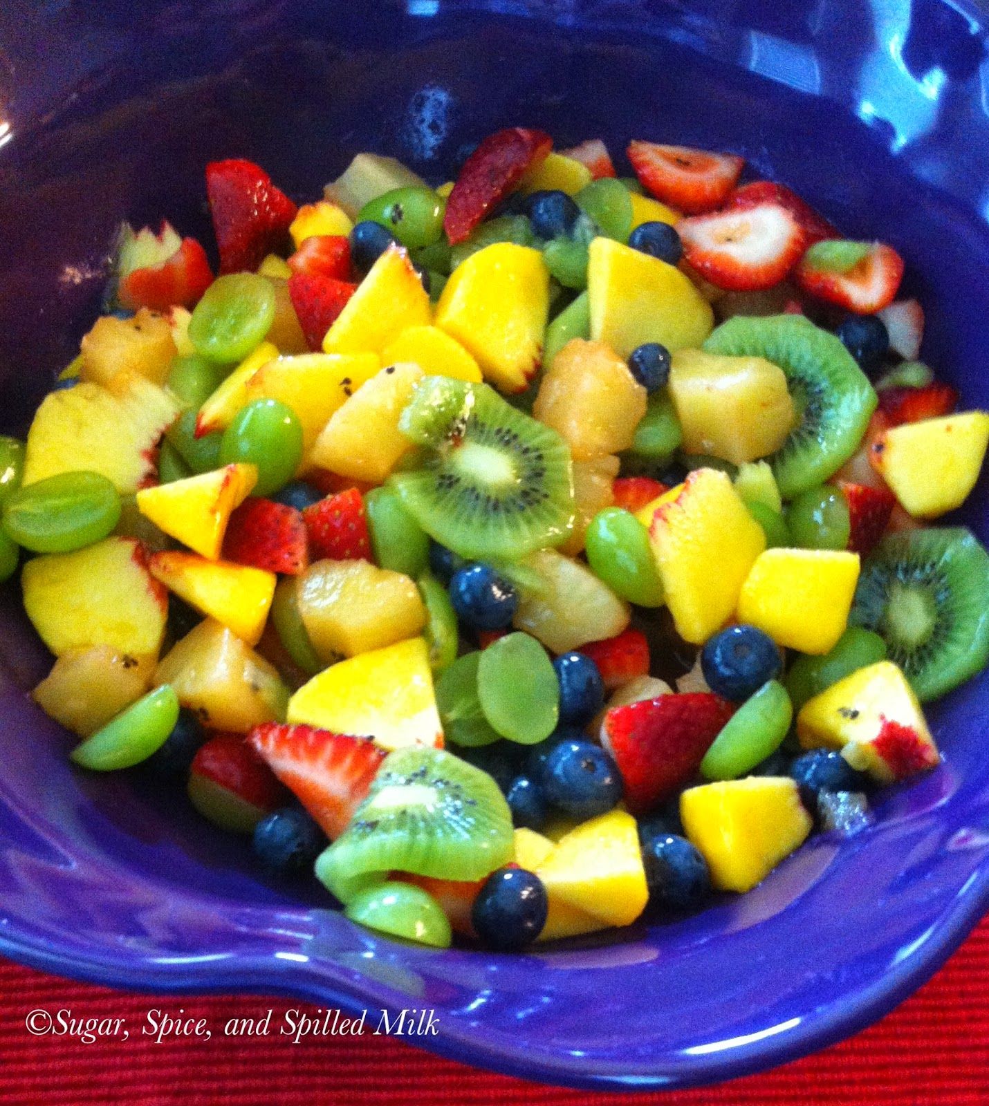 Простые рецепты с фруктами. Фруктовый салат. Фруктовый салатик для детей. Простые овощные и фруктовые салаты. Легкий фруктовый салат для детей.