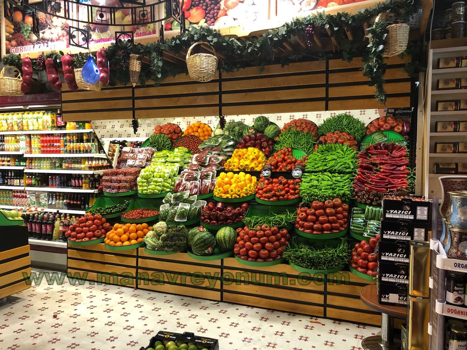 Рынок витрины. Выкладка овощей и фруктов. Витрина магазина овощи фрукты. Красивая выкладка овощей и фруктов. Витрина для овощей и фруктов для магазина.