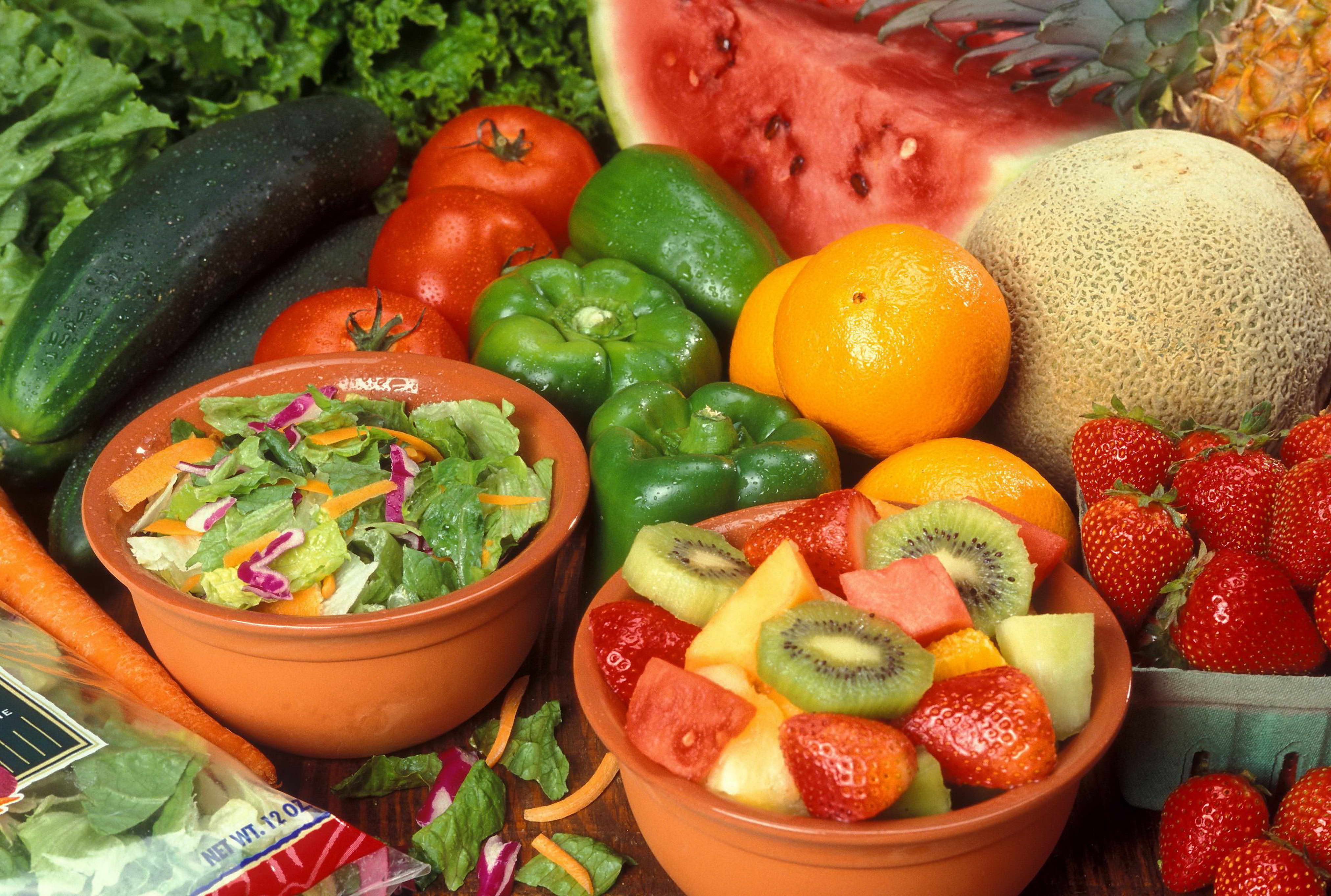 Польза фруктов для здоровья. Овощи и фрукты. Полезные продукты. Продукты овощи. Здоровое питание.